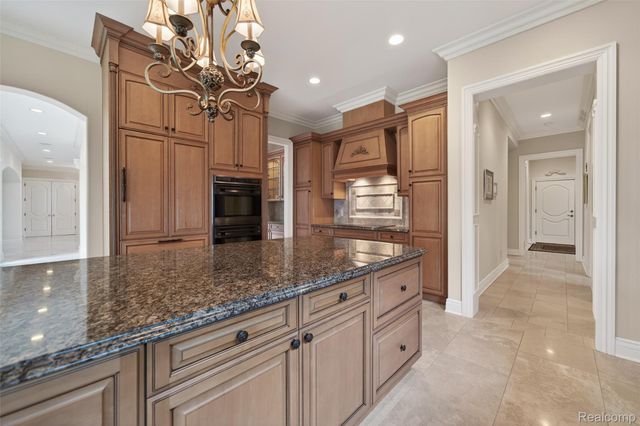 6265 Dakota Circle, Bloomfield Hills, MI 48301