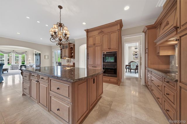 6265 Dakota Circle, Bloomfield Hills, MI 48301