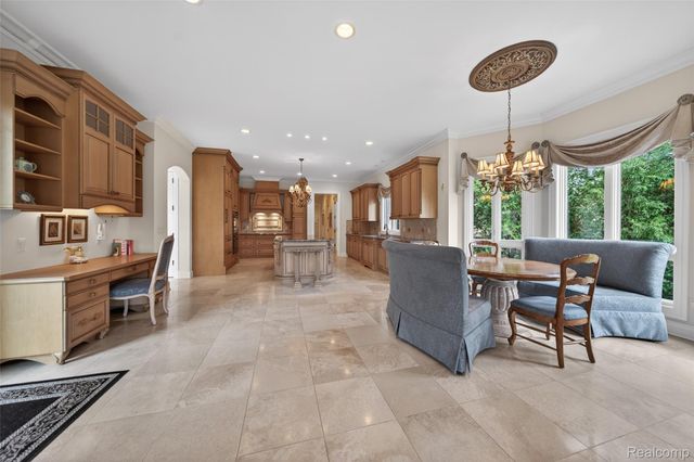 6265 Dakota Circle, Bloomfield Hills, MI 48301