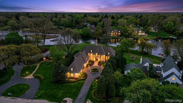 6265 Dakota Circle, Bloomfield Hills, MI 48301