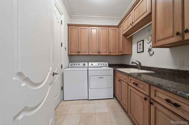 6265 Dakota Circle, Bloomfield Hills, MI 48301