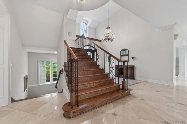 6265 Dakota Circle, Bloomfield Hills, MI 48301