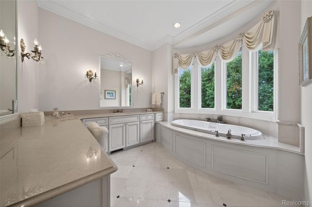 6265 Dakota Circle, Bloomfield Hills, MI 48301