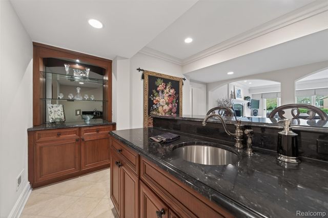 6265 Dakota Circle, Bloomfield Hills, MI 48301