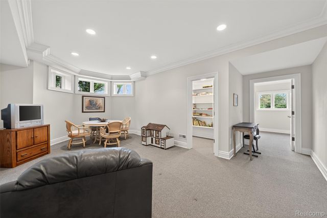 6265 Dakota Circle, Bloomfield Hills, MI 48301