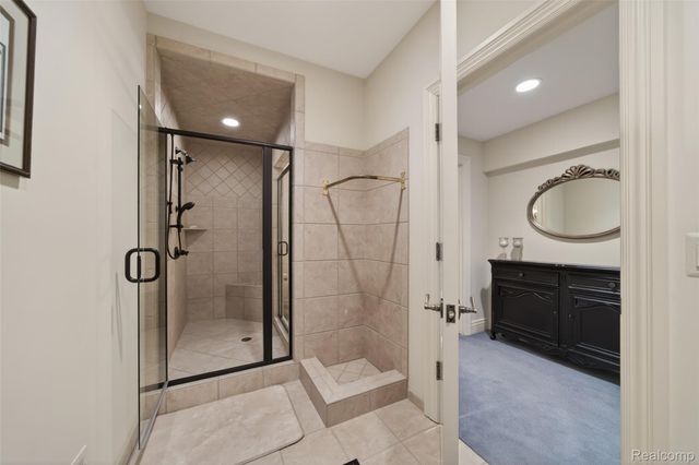6265 Dakota Circle, Bloomfield Hills, MI 48301