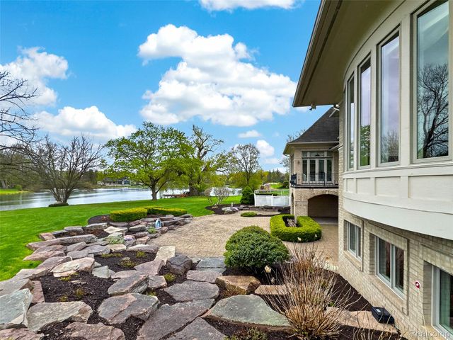 6265 Dakota Circle, Bloomfield Hills, MI 48301