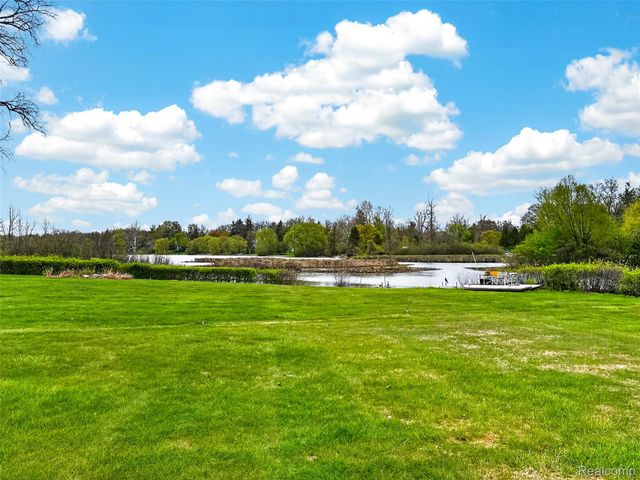 6265 Dakota Circle, Bloomfield Hills, MI 48301