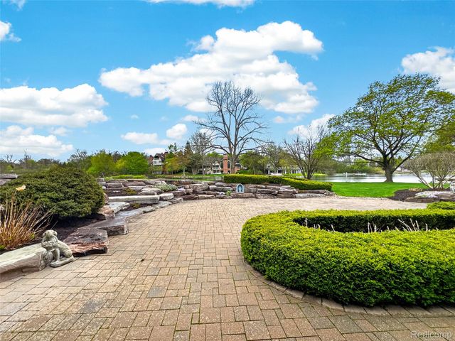 6265 Dakota Circle, Bloomfield Hills, MI 48301