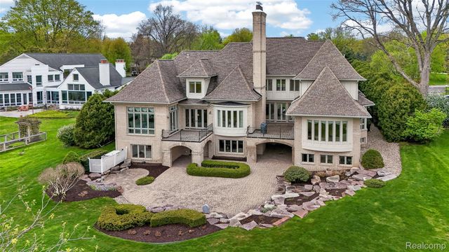 6265 Dakota Circle, Bloomfield Hills, MI 48301