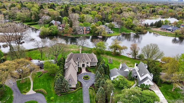 6265 Dakota Circle, Bloomfield Hills, MI 48301