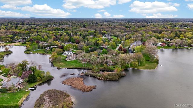 6265 Dakota Circle, Bloomfield Hills, MI 48301