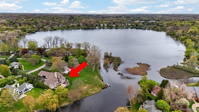 6265 Dakota Circle, Bloomfield Hills, MI 48301