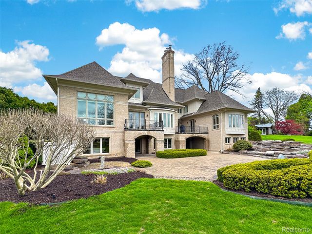 6265 Dakota Circle, Bloomfield Hills, MI 48301