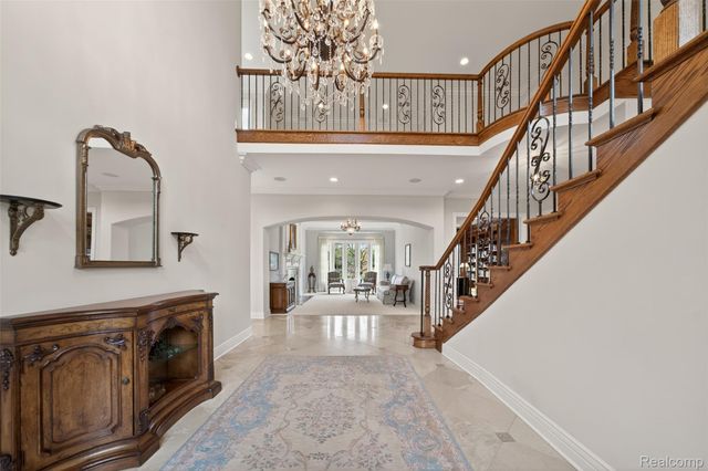 6265 Dakota Circle, Bloomfield Hills, MI 48301
