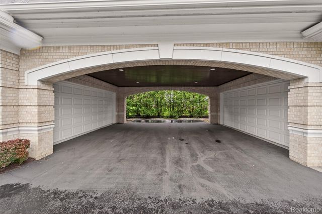 6265 Dakota Circle, Bloomfield Hills, MI 48301