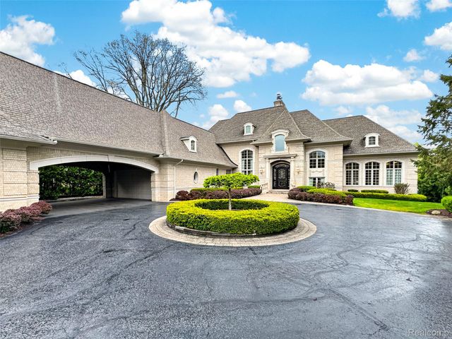6265 Dakota Circle, Bloomfield Hills, MI 48301