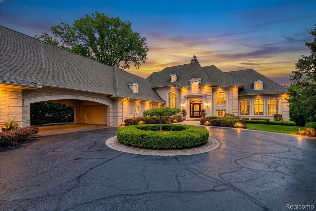 6265 Dakota Circle, Bloomfield Hills, MI 48301