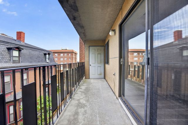 390 Broadway 35, Somerville, MA 02145