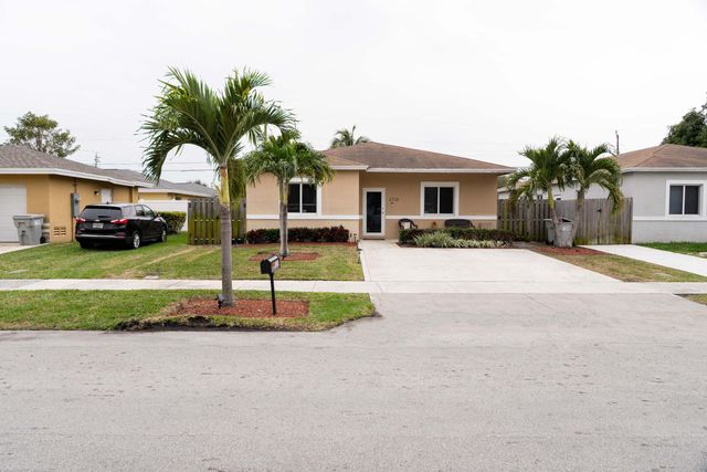 2710 NW 5th Street, Pompano Beach, FL 33069