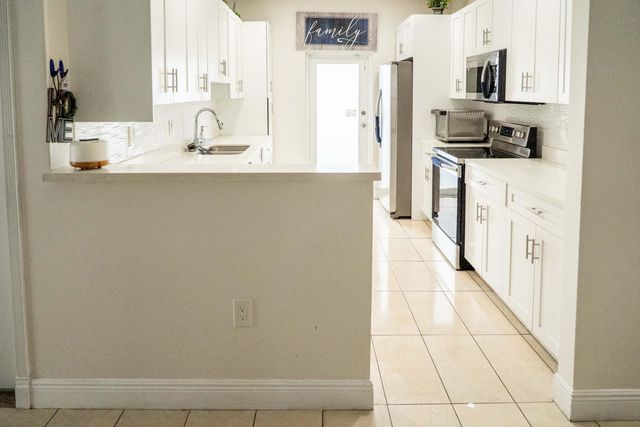 2710 NW 5th Street, Pompano Beach, FL 33069