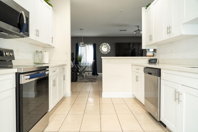 2710 NW 5th Street, Pompano Beach, FL 33069