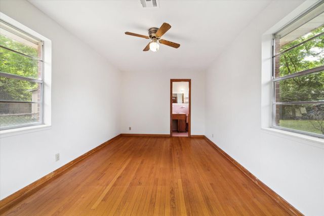 225 W Spreading Oak Drive, Houston, TX 77076