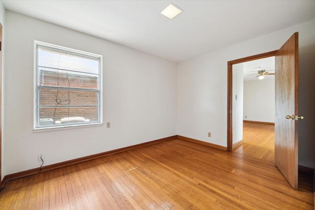 225 W Spreading Oak Drive, Houston, TX 77076