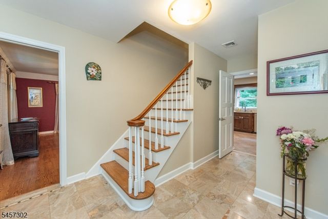 390 Ski Trl, Kinnelon Boro, NJ 07405