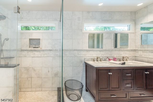 390 Ski Trl, Kinnelon Boro, NJ 07405