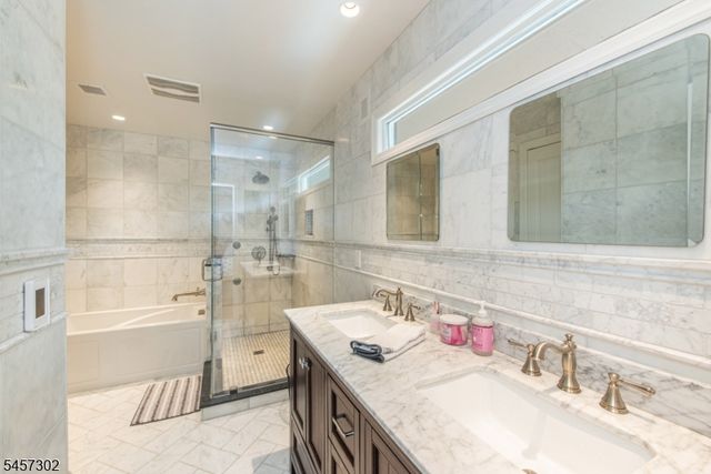 390 Ski Trl, Kinnelon Boro, NJ 07405