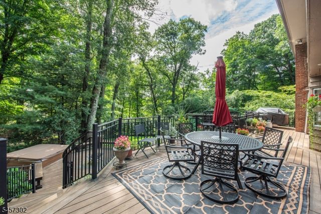 390 Ski Trl, Kinnelon Boro, NJ 07405