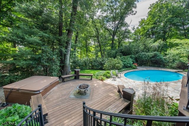 390 Ski Trl, Kinnelon Boro, NJ 07405