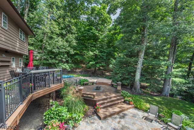 390 Ski Trl, Kinnelon Boro, NJ 07405