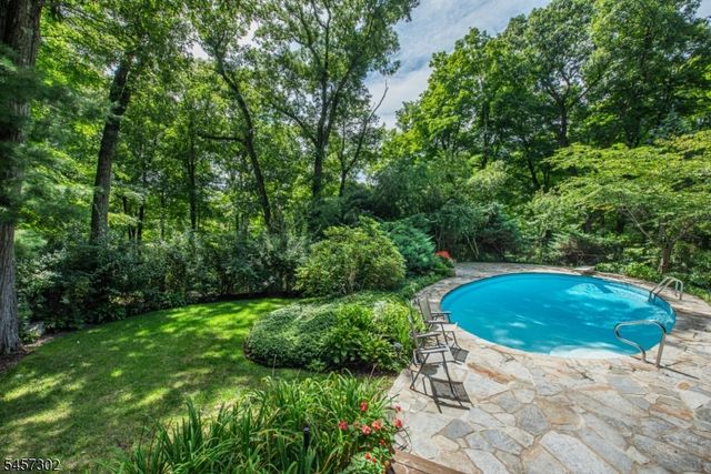 390 Ski Trl, Kinnelon Boro, NJ 07405