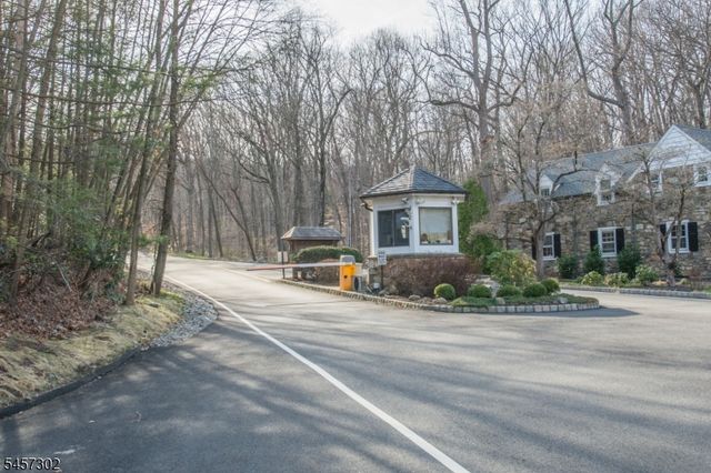 390 Ski Trl, Kinnelon Boro, NJ 07405