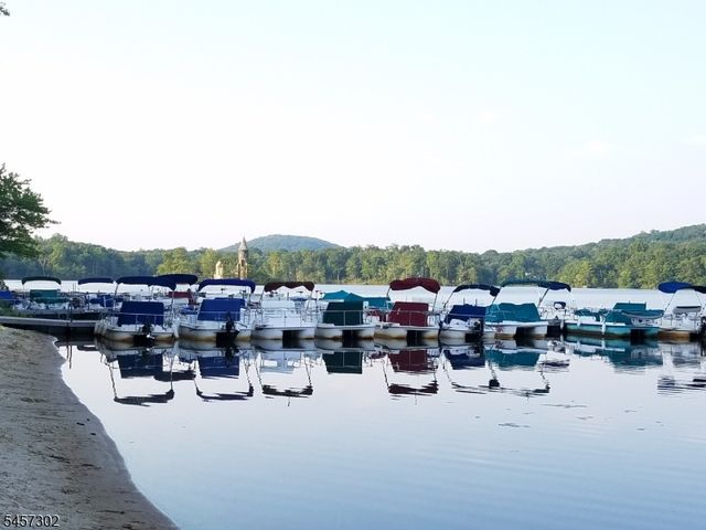 390 Ski Trl, Kinnelon Boro, NJ 07405