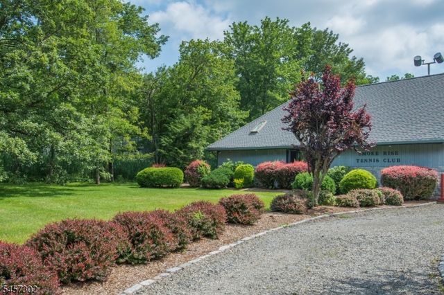 390 Ski Trl, Kinnelon Boro, NJ 07405
