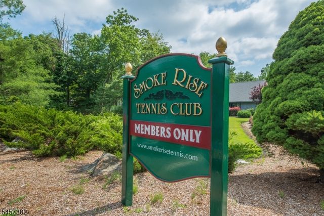 390 Ski Trl, Kinnelon Boro, NJ 07405