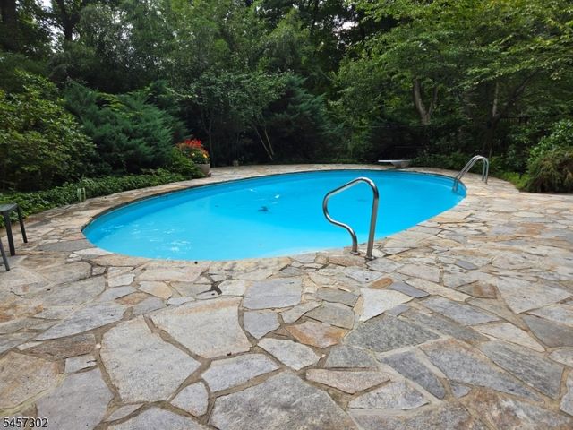 390 Ski Trl, Kinnelon Boro, NJ 07405