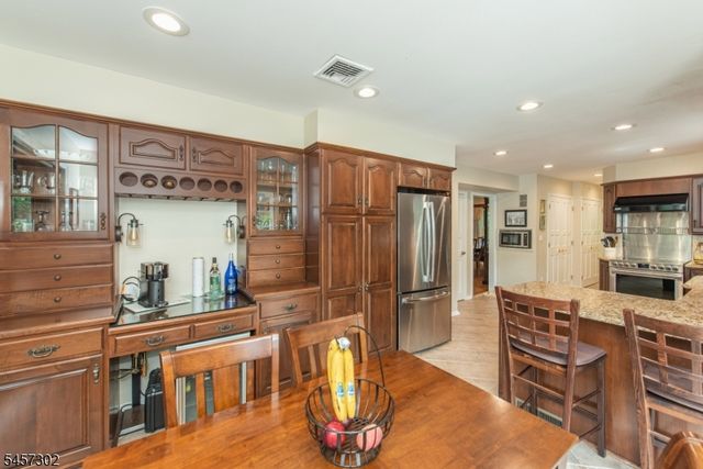 390 Ski Trl, Kinnelon Boro, NJ 07405