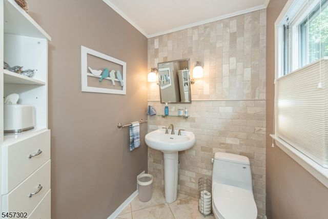 390 Ski Trl, Kinnelon Boro, NJ 07405
