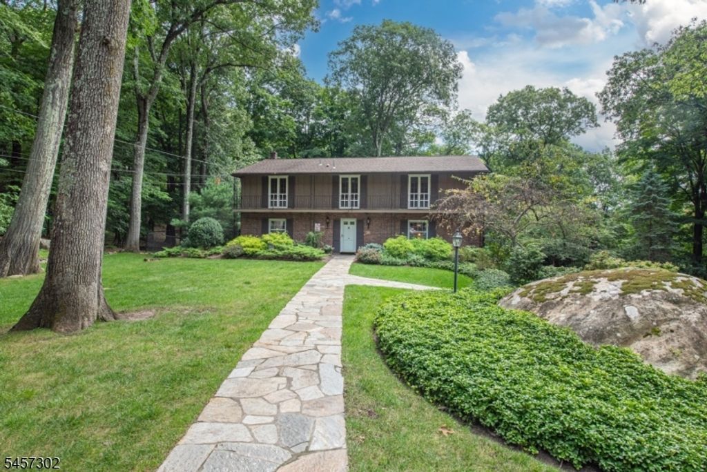 390 Ski Trl, Kinnelon Boro, NJ 07405