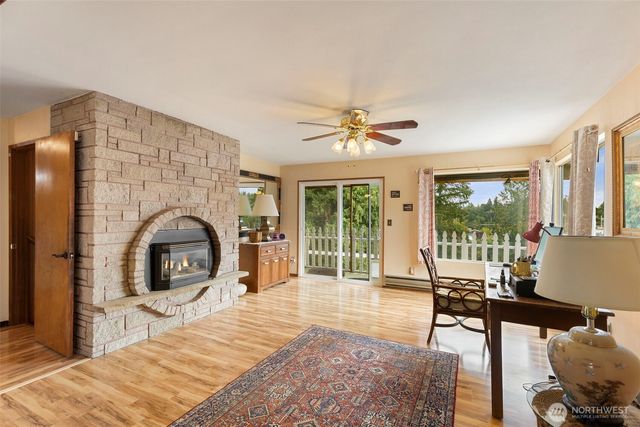 2722 Vincent Way NW, Bremerton, WA 98312