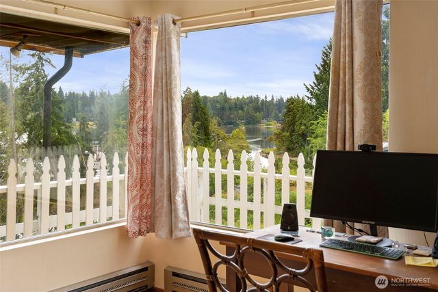 2722 Vincent Way NW, Bremerton, WA 98312