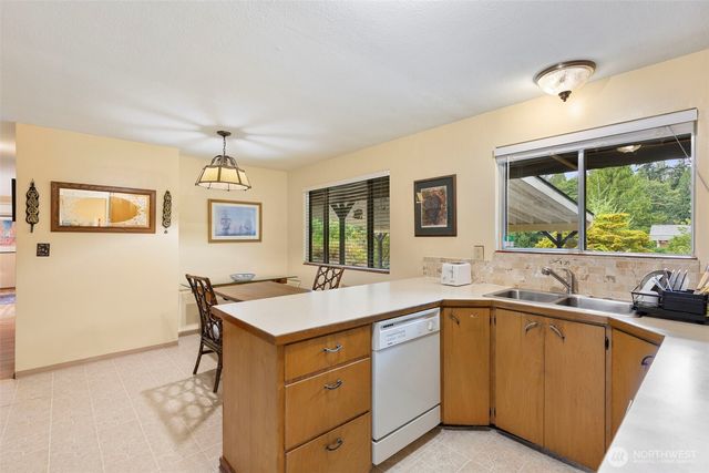 2722 Vincent Way NW, Bremerton, WA 98312