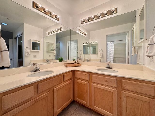 320 Caldecott Ln 127, Oakland, CA 94618