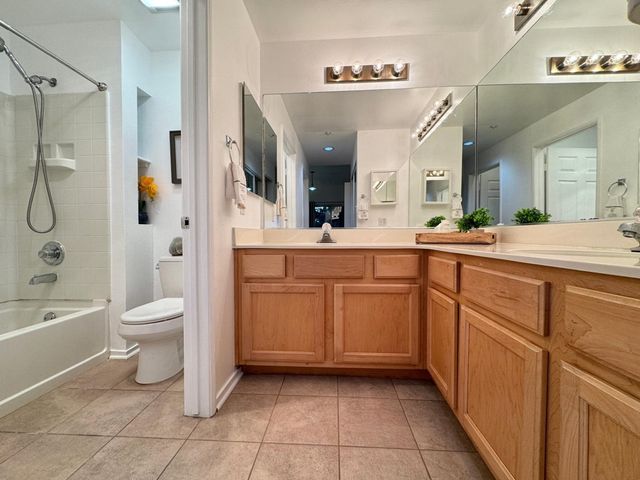 320 Caldecott Ln 127, Oakland, CA 94618