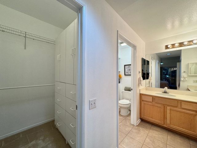 320 Caldecott Ln 127, Oakland, CA 94618