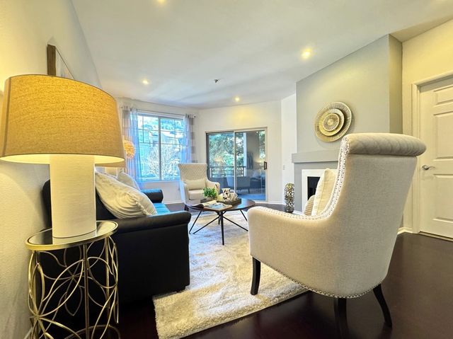 320 Caldecott Ln 127, Oakland, CA 94618